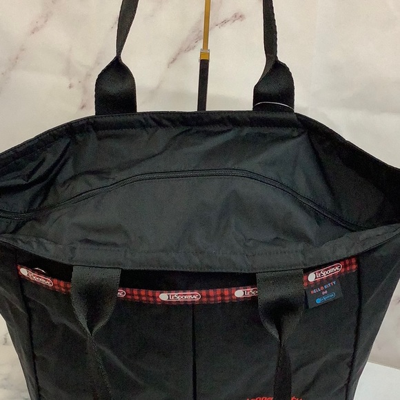 NWT— Lesportsac- HELLO KITTY TOTE & POUCH SET - Picture 4 of 6